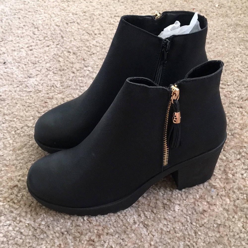 Black Chelsea Zip Up Ankle Boot Heel